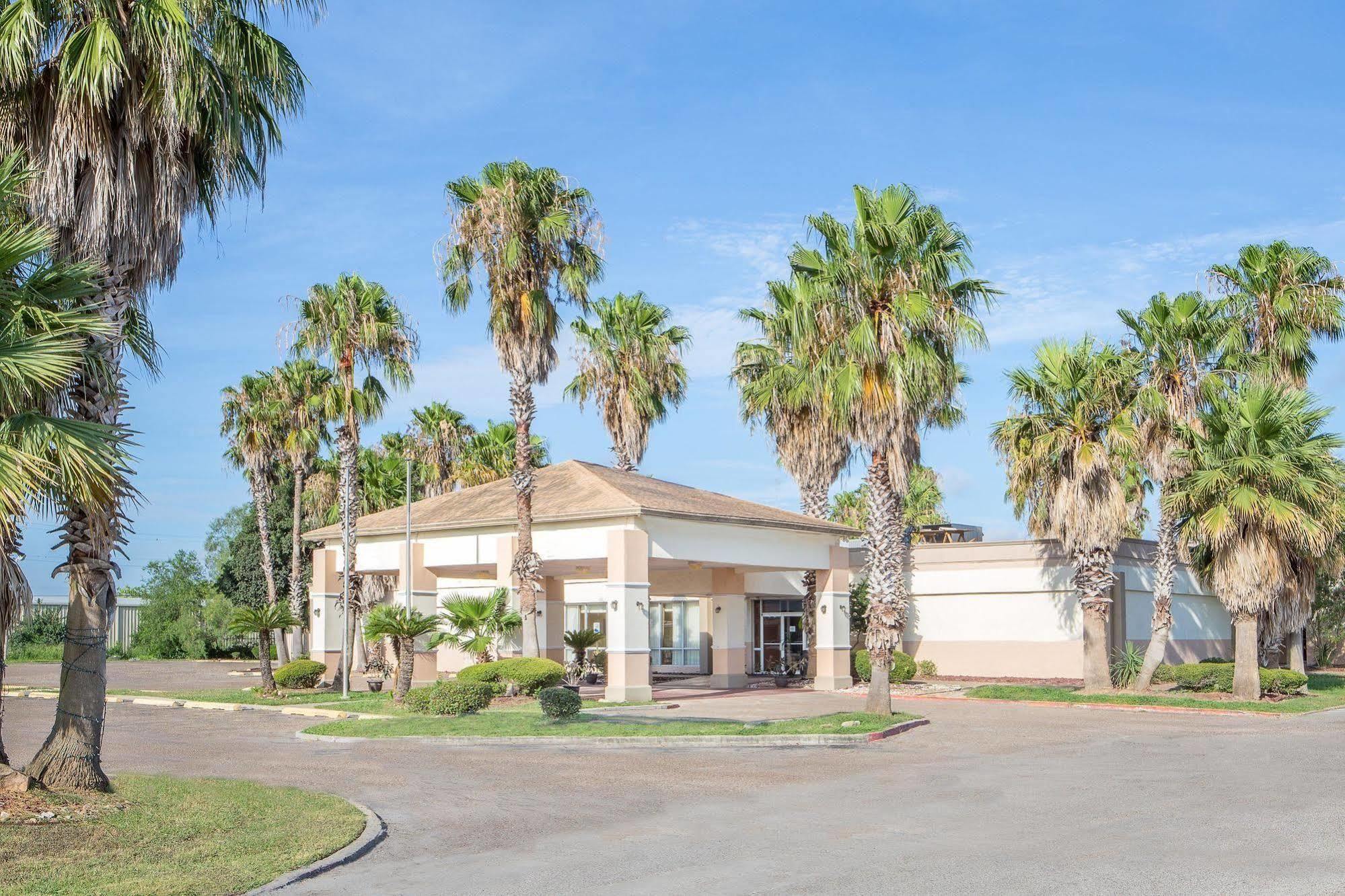 Days Inn By Wyndham Alice Exterior photo